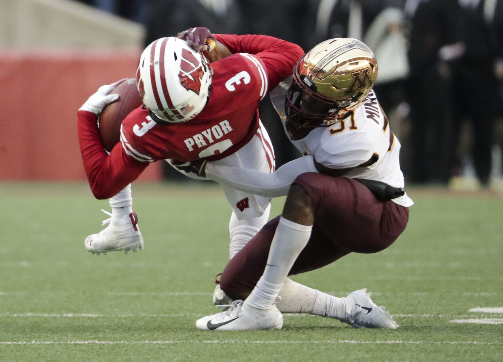 Golden Gophers 37, Badgers 15